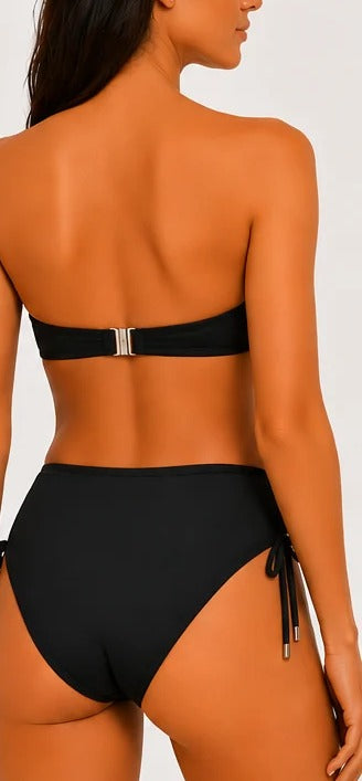 Triumph bikinio komplektas, vaizdas iš nugaros