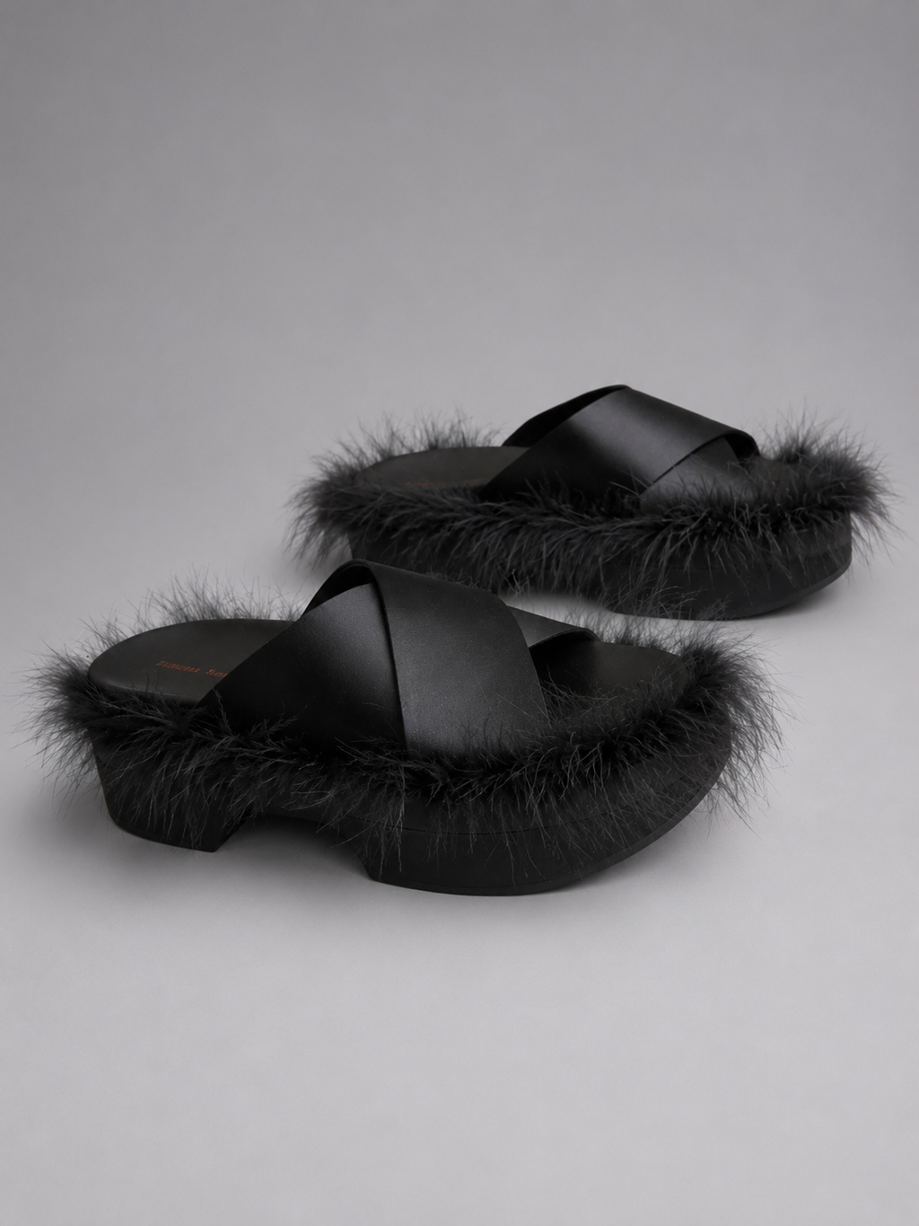 Simone Rocha x H&M – klumpaitės su plunksnomis, riboto leidimo